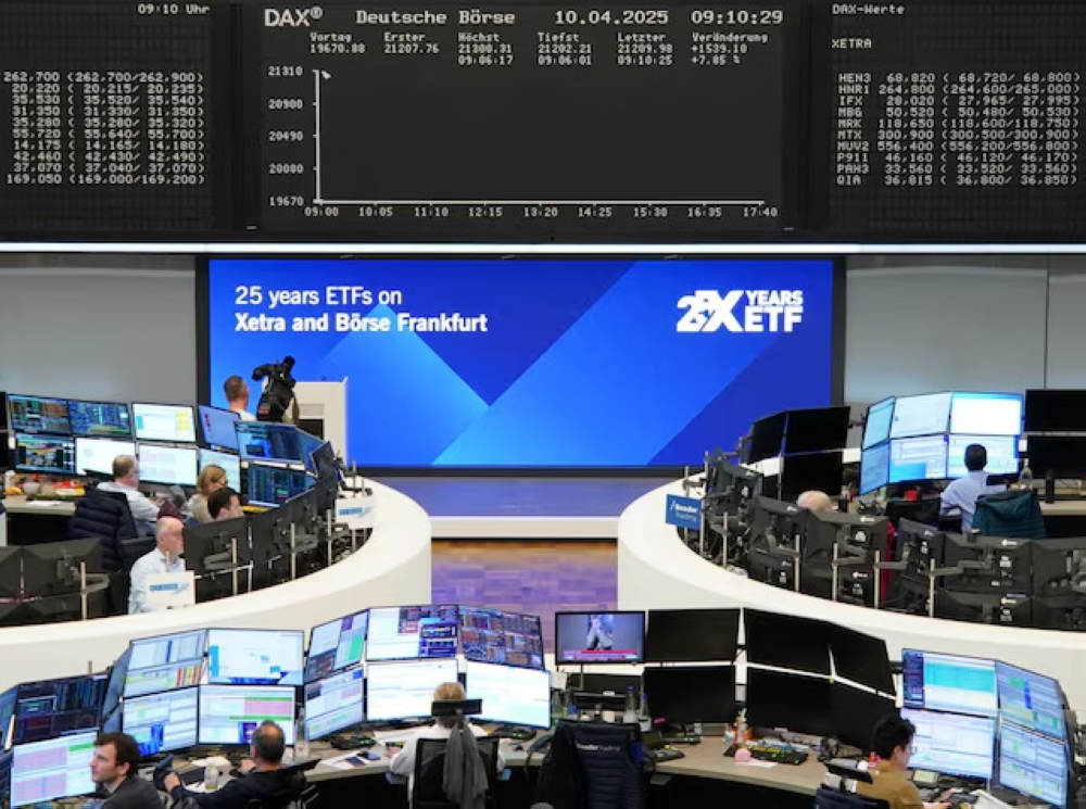 A gauge of euro zone stock market volatility was still at elevated levels of 35 points, indicating the big swings in markets were far from over— Reuters