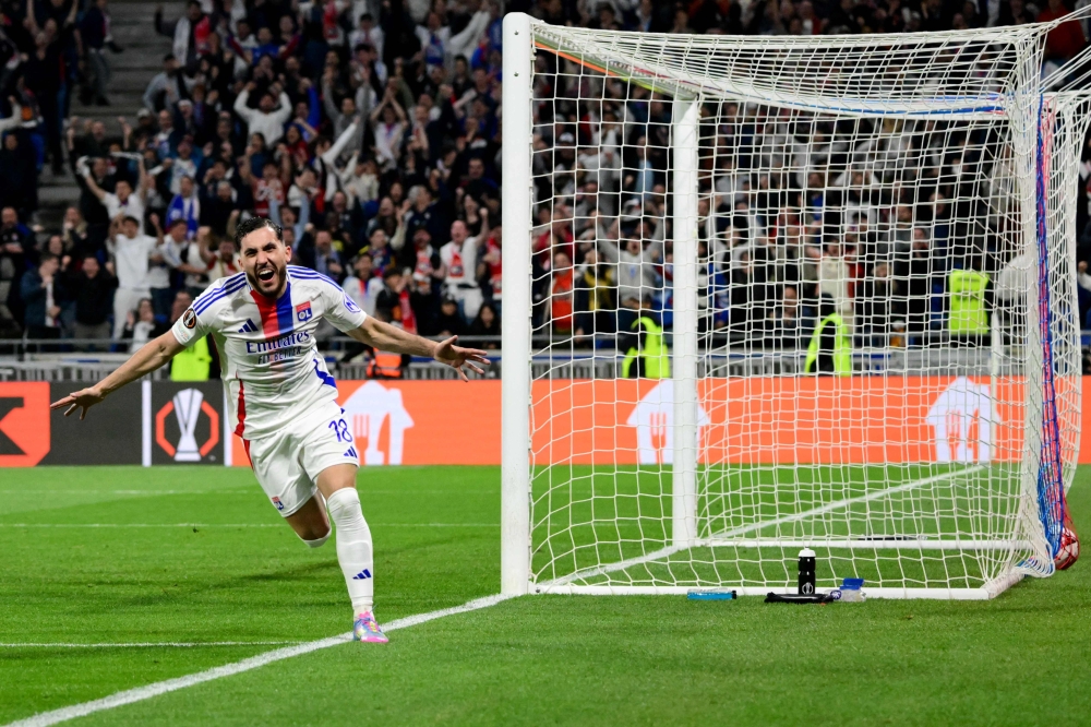 TOPSHOT - Lyon's French midfielder #18 Rayan Cherki (C) celebrates scoring his team's second goal during the UEFA Europa League Quarter final first leg football match between Olympique Lyonnais (OL) and Manchester United at the Parc Olympique Lyonnais Groupama stadium in Decines-Charpieu, central-eastern France, on April 10, 2025. (Photo by Olivier CHASSIGNOLE / AFP)

