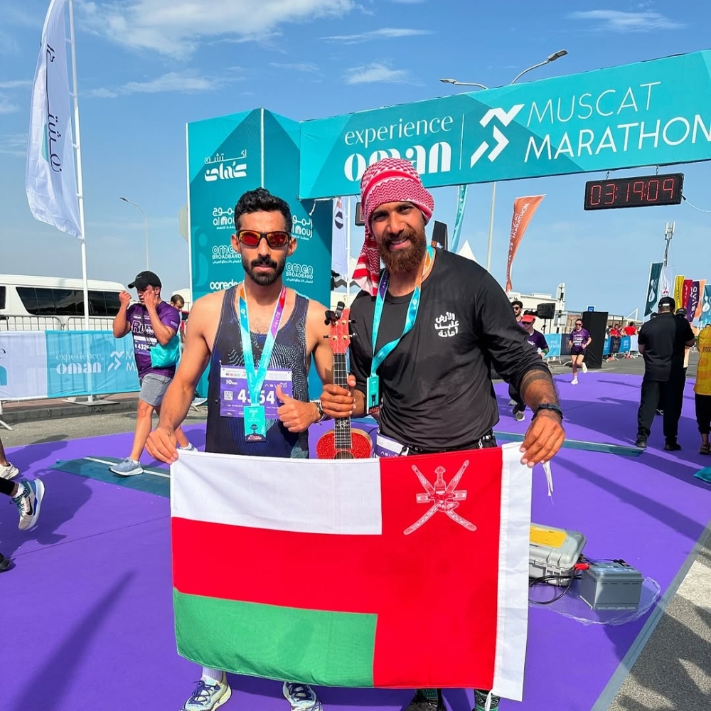 Omani breaks world record while playing the ukelele and advocating for the environment