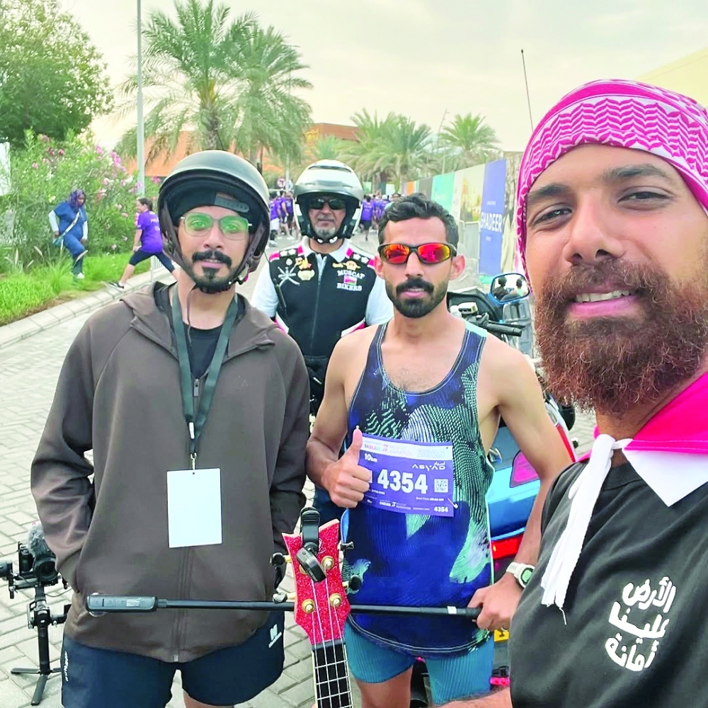 Omani breaks world record while playing the ukelele and advocating for the environment