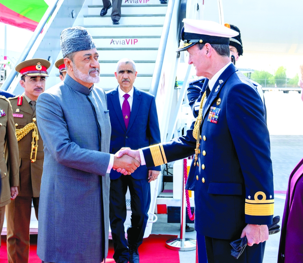 His Majesty Sultan Haitham bin Tarik was received by Rear Admiral Ludger Brummelaar, Chief of the Military House of the King, Reinette Klever, and others.