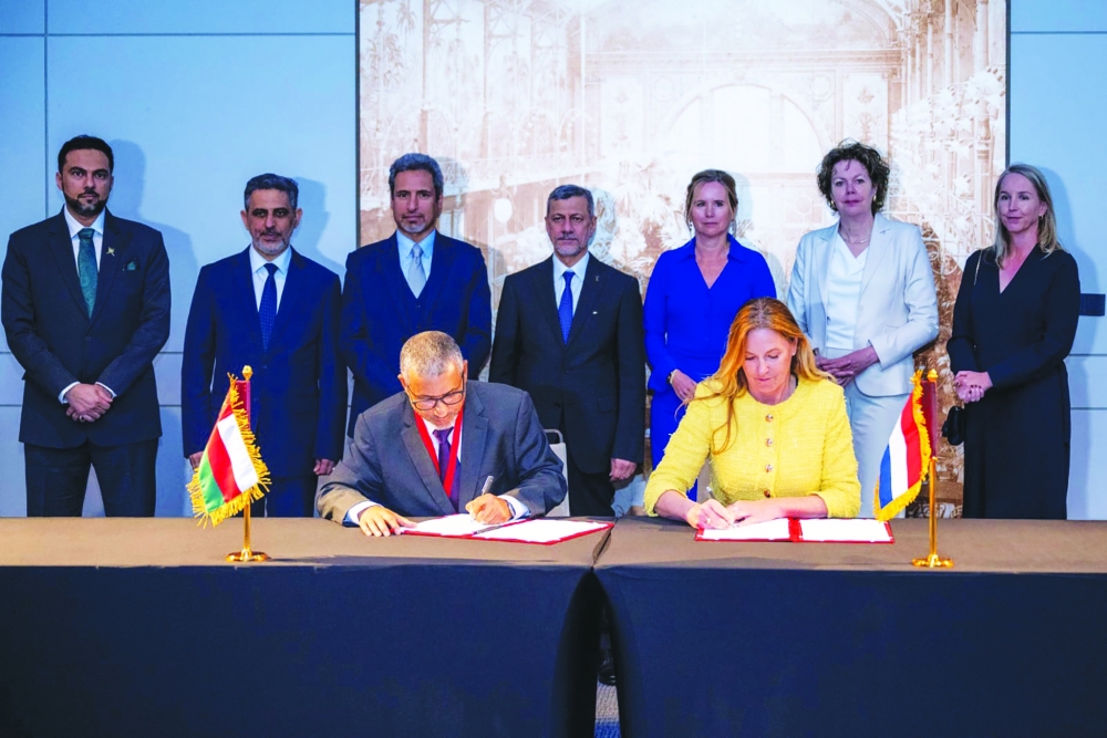 Representatives from OQGN and Gasunie at the MoU signing.