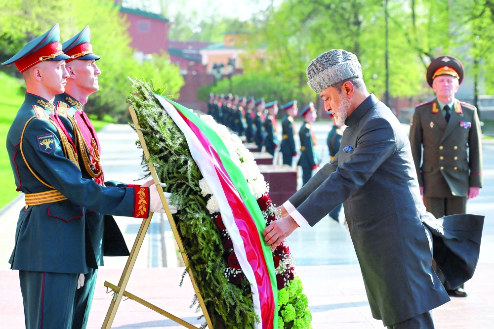His Majesty Sultan Haitham bin Tarik on Monday visited the Tomb of the Unknown Soldier in Alexander Garden in the Red Square in Moscow.