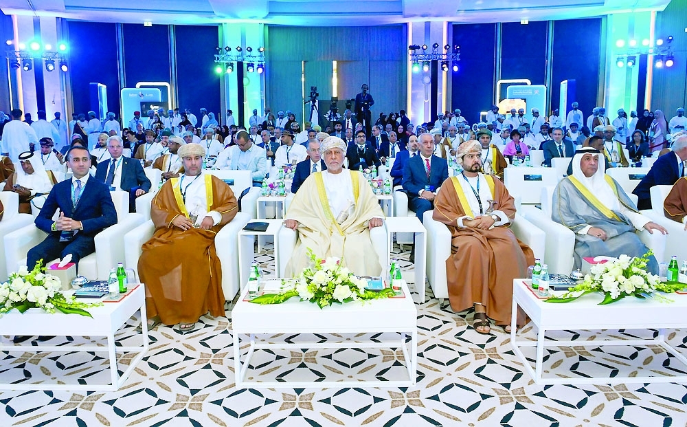 HH Sayyid Shihab bin Tarik al Said, Deputy Prime Minister for Defence Affairs, (centre) chief guest at the Advantage Oman Forum.