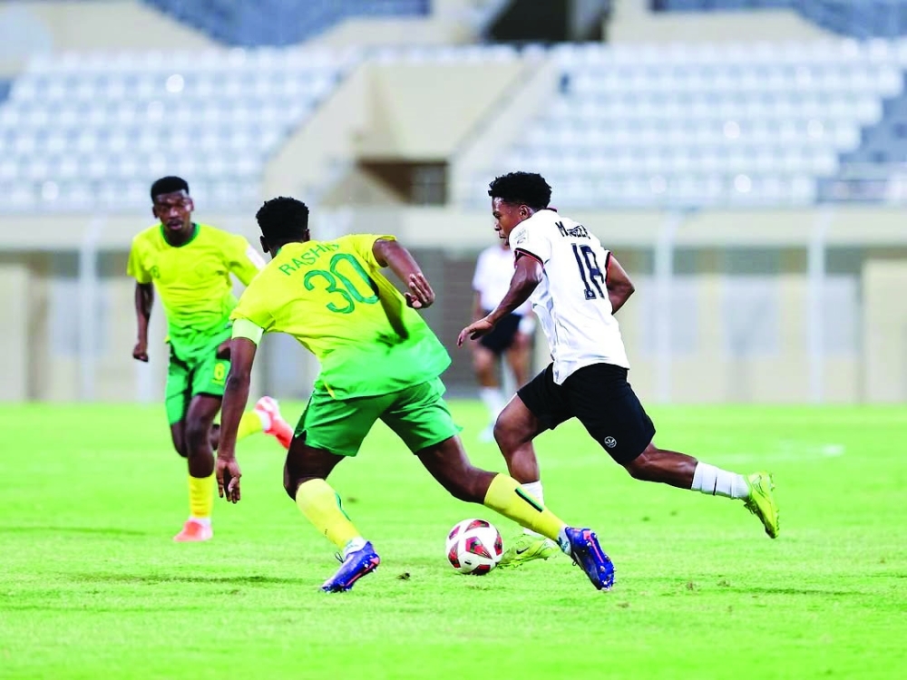 Al Rustaq and Al Khabourah players fight for the ball.