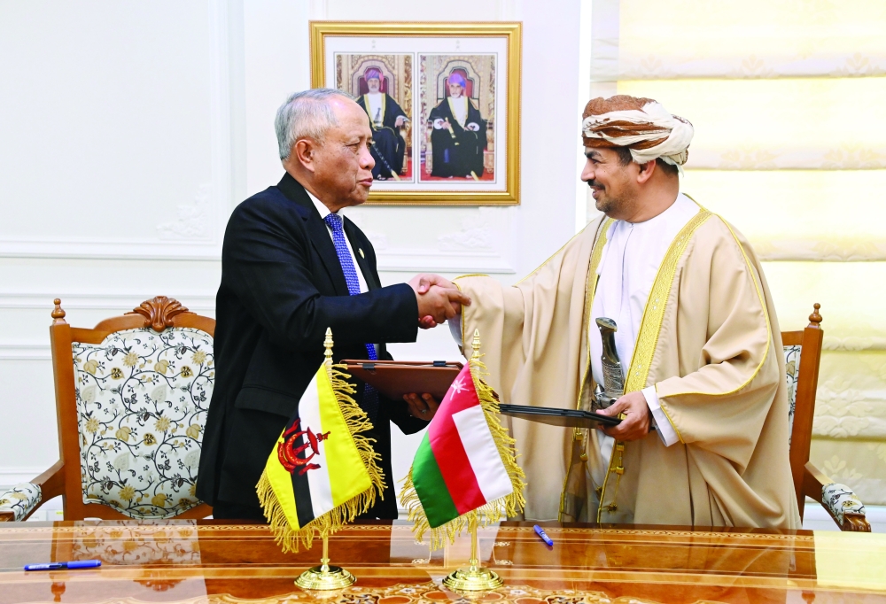 Oman and Brunei ministers exchange the agreement details