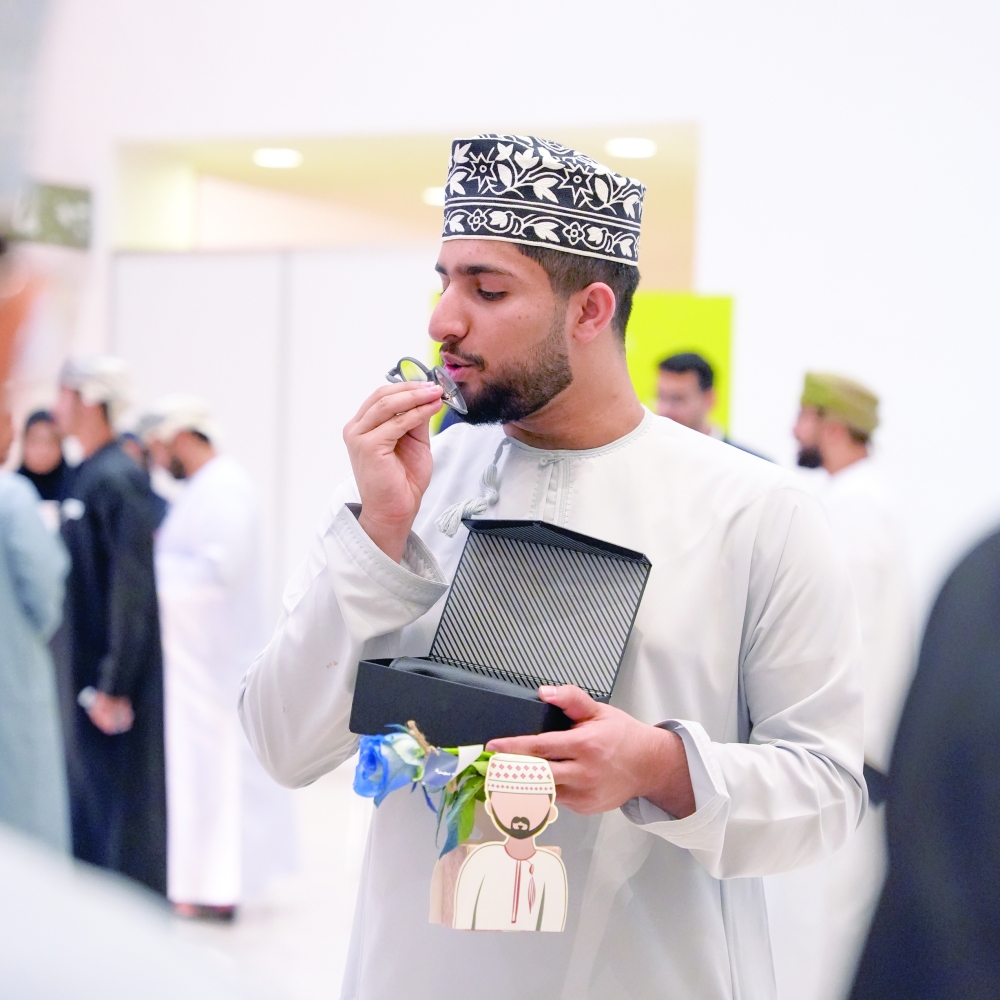 Young Omani inventors introduce environmentally friendly anti-fog wipe for glasses