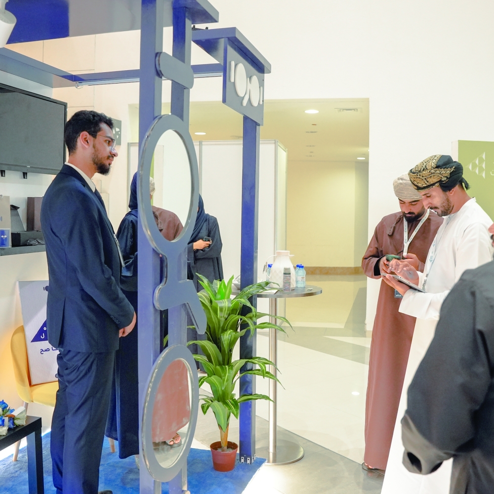 Young Omani inventors introduce environmentally friendly anti-fog wipe for glasses