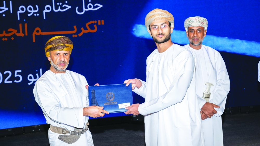During the event, HH Sayyid Dr Fahd bin Al Julanda al Said, Vice-Chancellor of SQU, honoured Abdullah al Rawas, in recognition of his efforts in organising numerous workshops both inside and outside the university.
