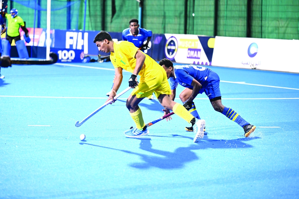 Seeb achieved their first win with a convincing 4-0 victory over Al Nasr.