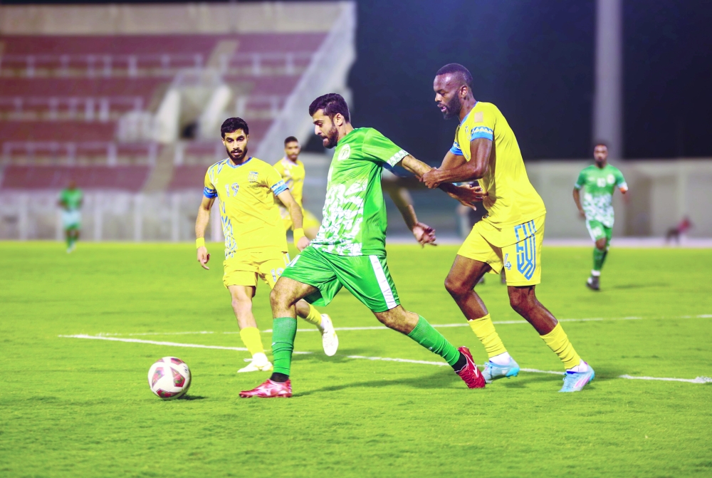 Bahla and Sohar players fight for the ball.