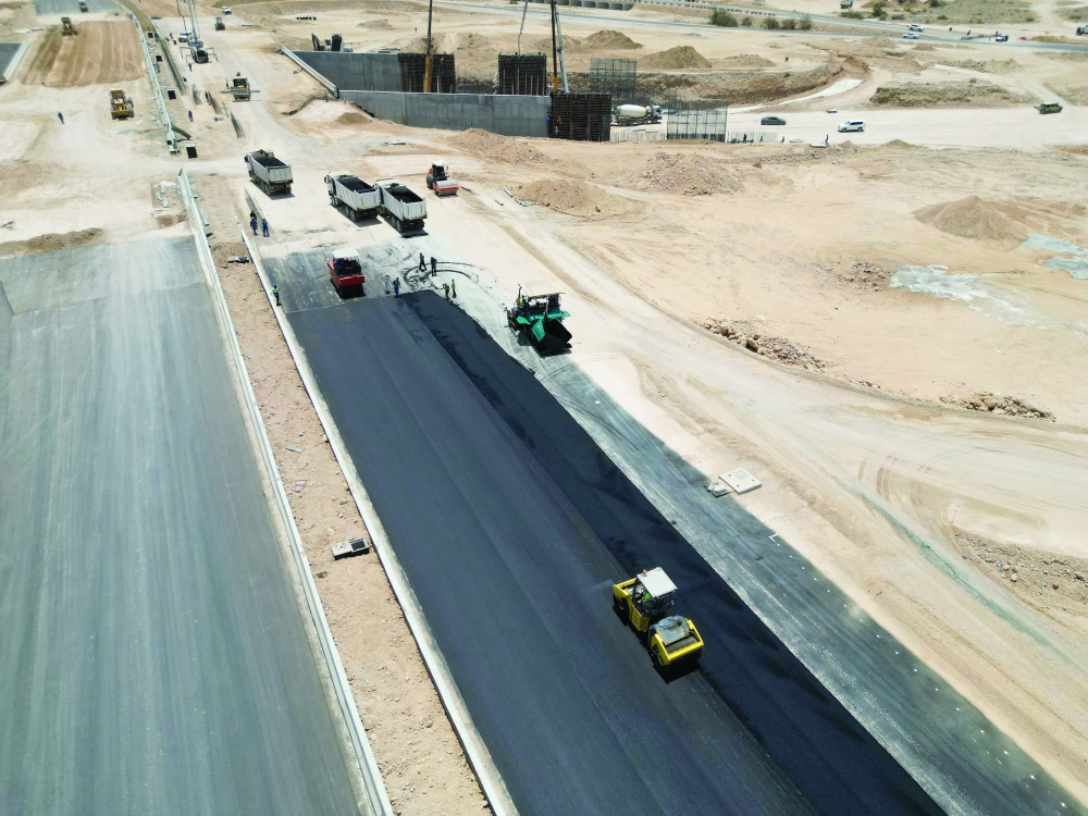 The Ministry is simultaneously supervising maintenance work on asphalt roads in various governorates.