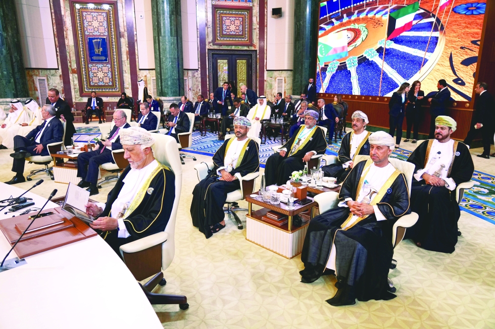 Sayyid Shihab heads Oman’s delegation at Arab Summit