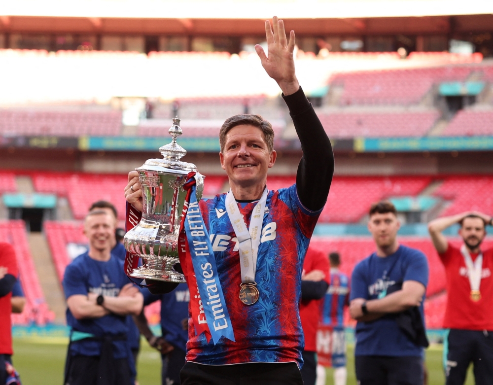 Crystal Palace manager Oliver Glasner celebrates with the trophy after winning the FA Cup. — Reuters