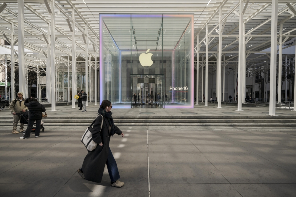 The Apple store on Fifth Avenue in Manhattan, April 8, 2025. (Karsten Moran/The New York Times)