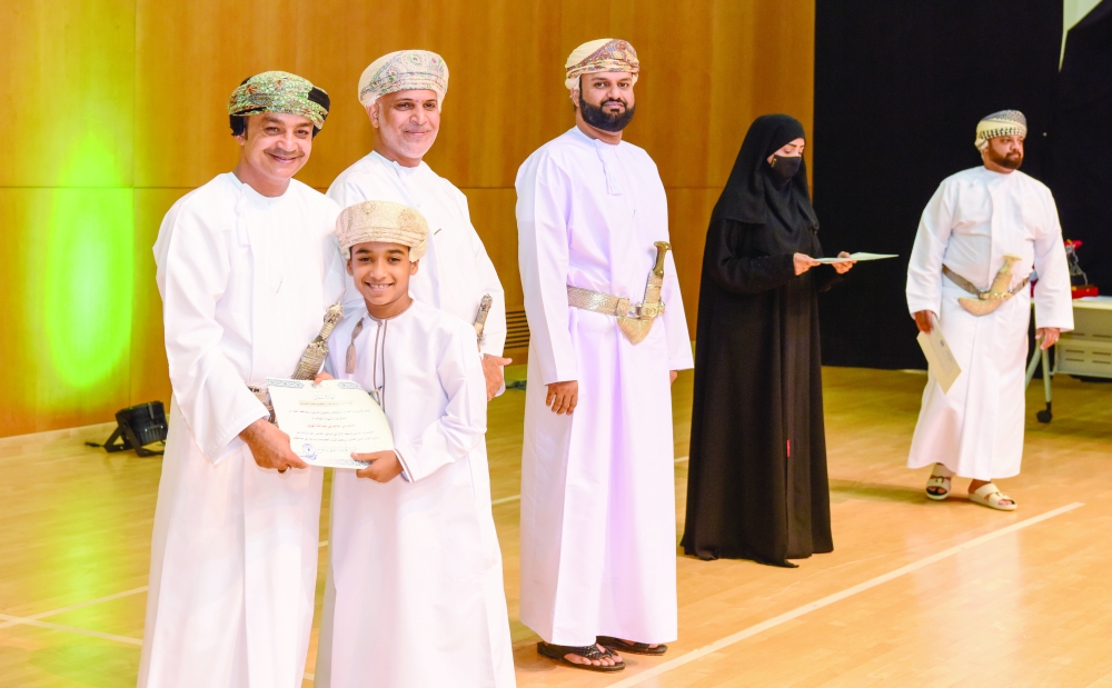 Dr Ahmed bin Mohsin al Ghassani, Chairman of Dhofar Municipality, honoured 200 outstanding male and female winners. - ONA