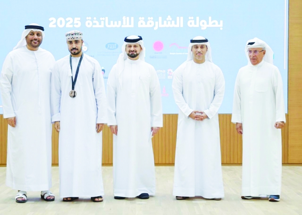 (2L) Emad crowning the bronze medal