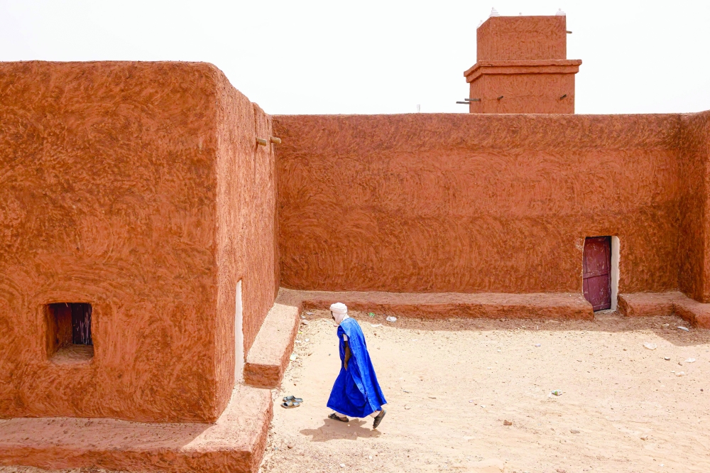 Ancient town and its manuscripts face ravages of the Sahara