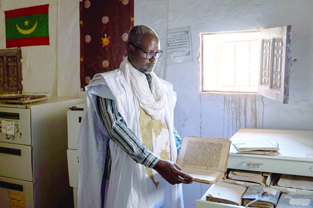 Ancient town and its manuscripts face ravages of the Sahara