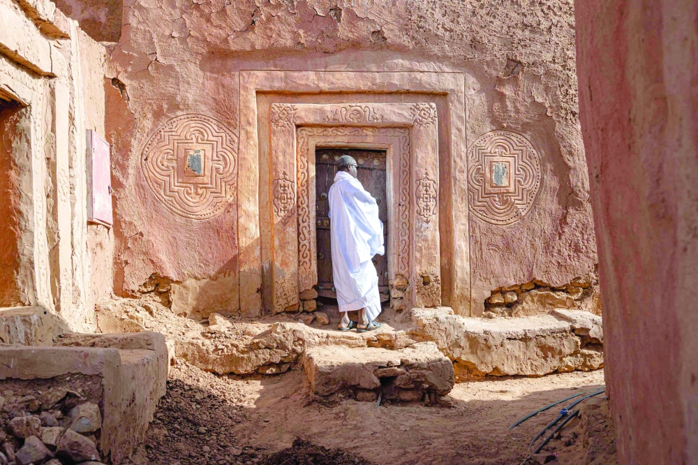 Ancient town and its manuscripts face ravages of the Sahara