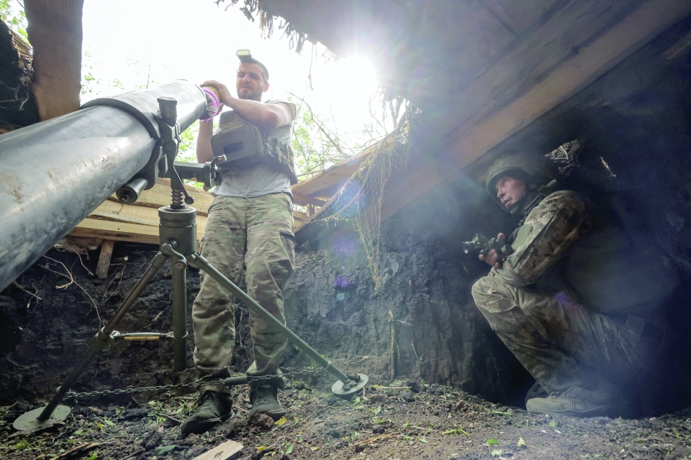 Ukrainian servicemen fire a mortar towards Russian troops at a frontline, in Donetsk region. — Reuters