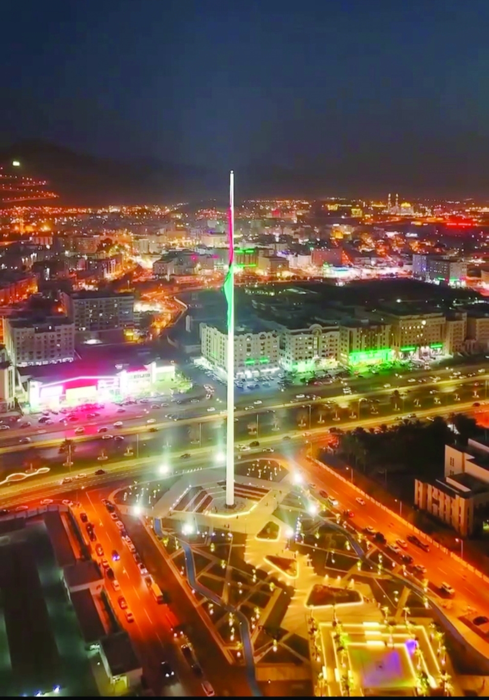 What gives the flagpole its scintillating appeal at night is its immaculate lighting with uninterrupted flow of light from all sides to the zenith of the pole.