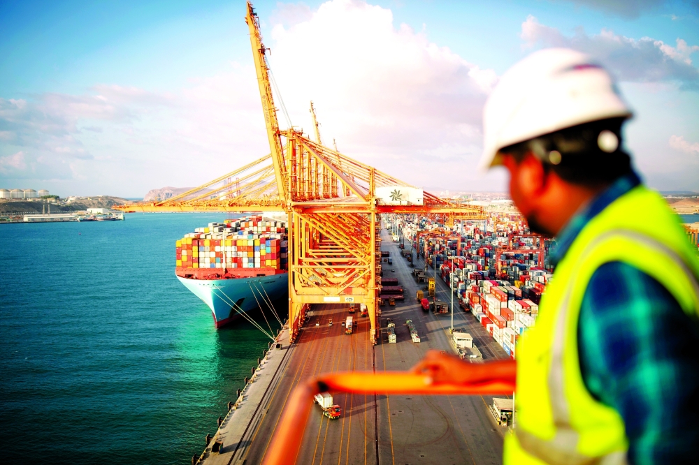 Total capital investment spending in local projects rose to RO 1.9 billion, surpassing the initial target of RO 1.7 billion.