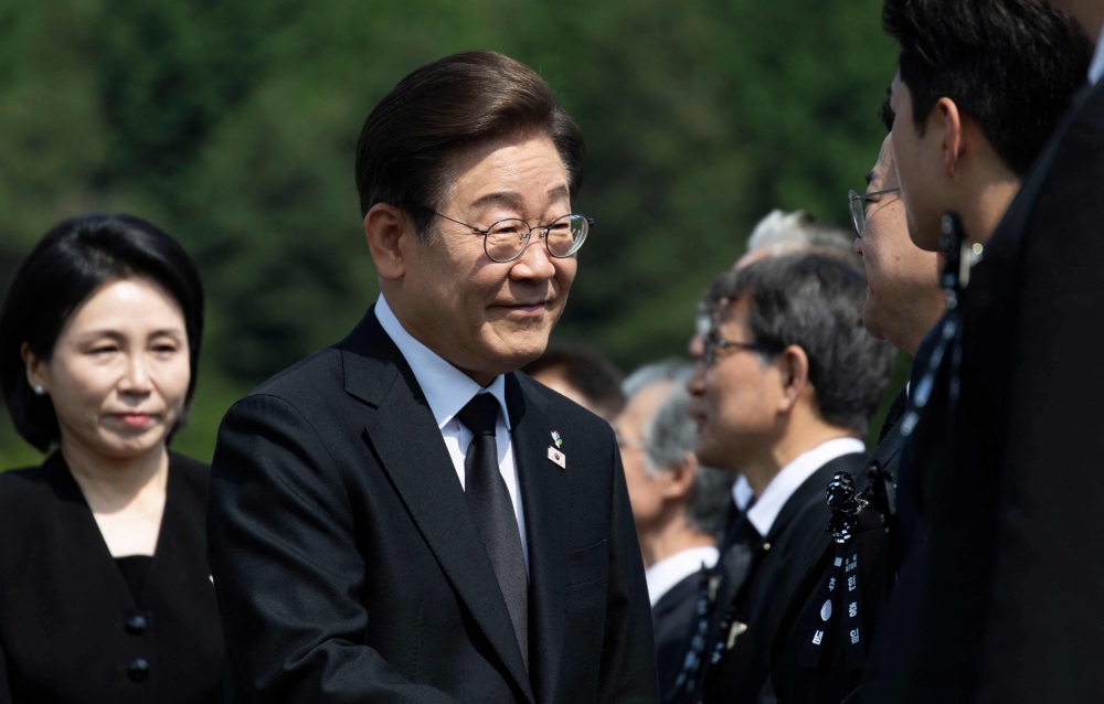 South Korean President Lee Jae-myung (C) arrives at a ceremony, in Seoul. — AFP