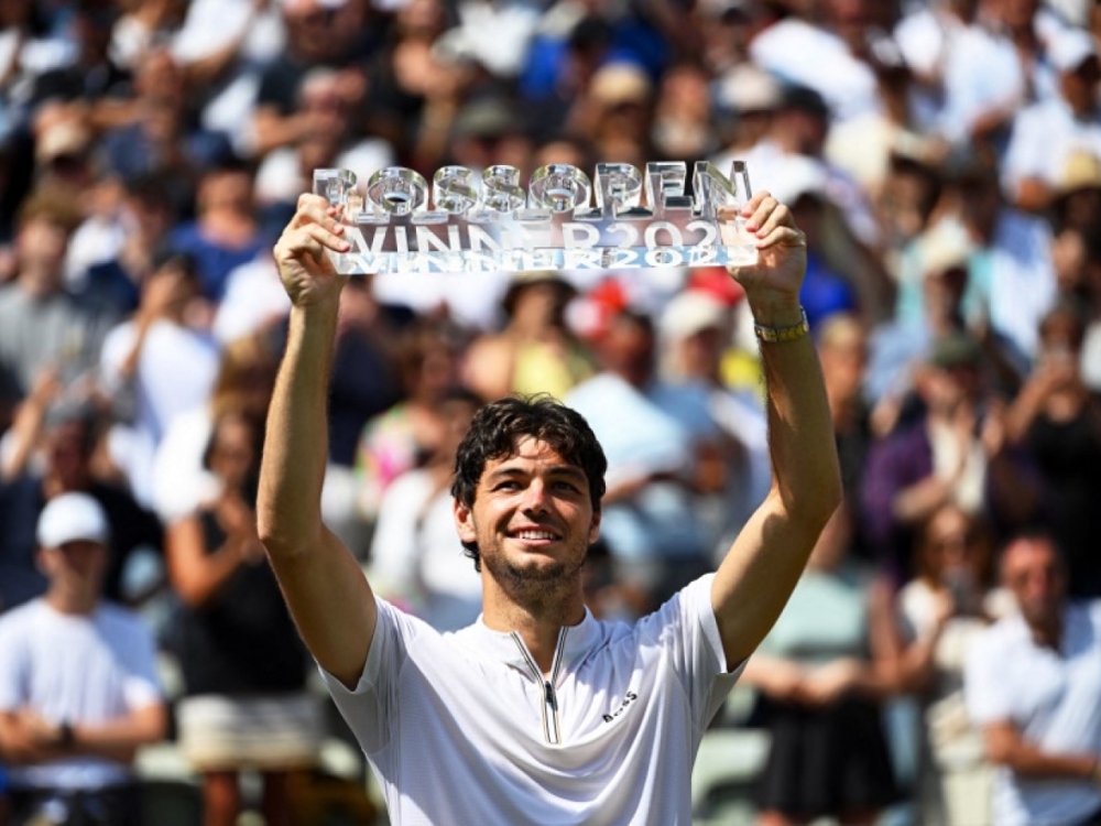 Taylor Fritz lifts Stuttgart Open trophy