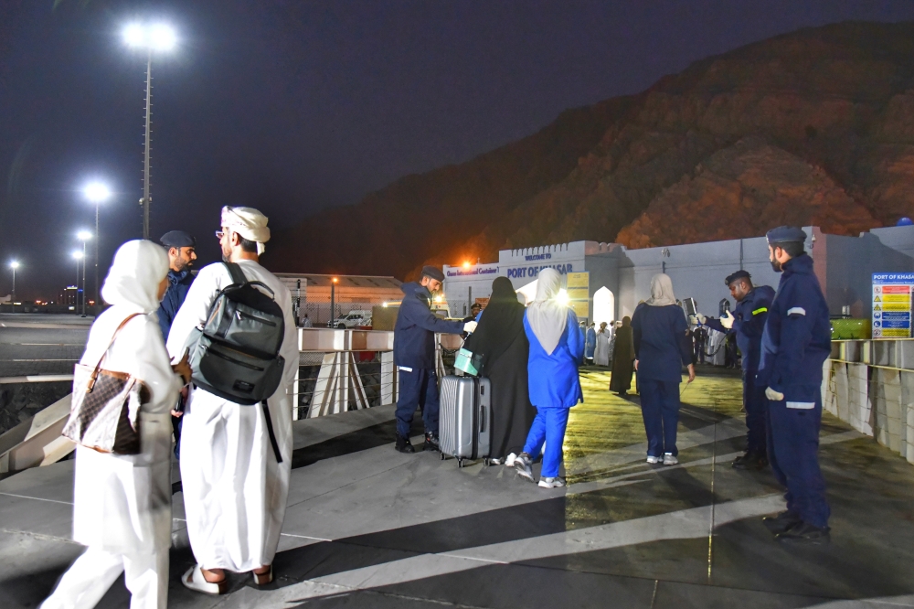 313 Omani citizens returned safely from Iran via Bandar Abbas 
