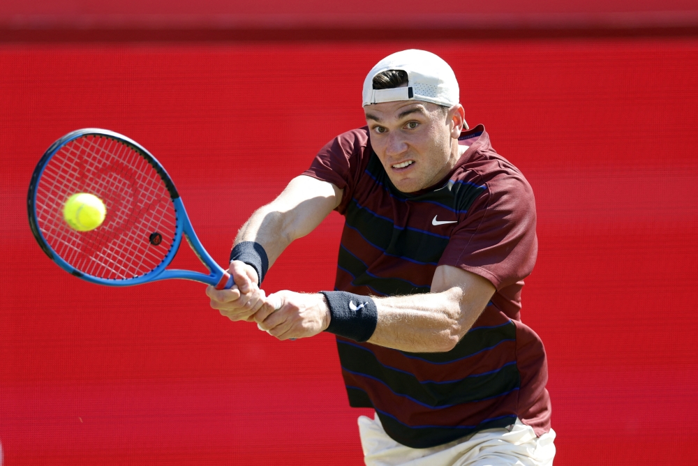 Tennis - Queen's Club Championships - Queen's Club, London, Britain - June 18, 2025 Britain's Jack Draper in action during his round of 16 match against Australia's Alexei Popyrin Action Images via Reuters/Peter Cziborra
