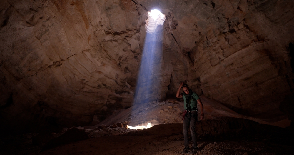 Richard Quest explores Majlis al Jinn in Quriyat, at an elevation of 1,380 m