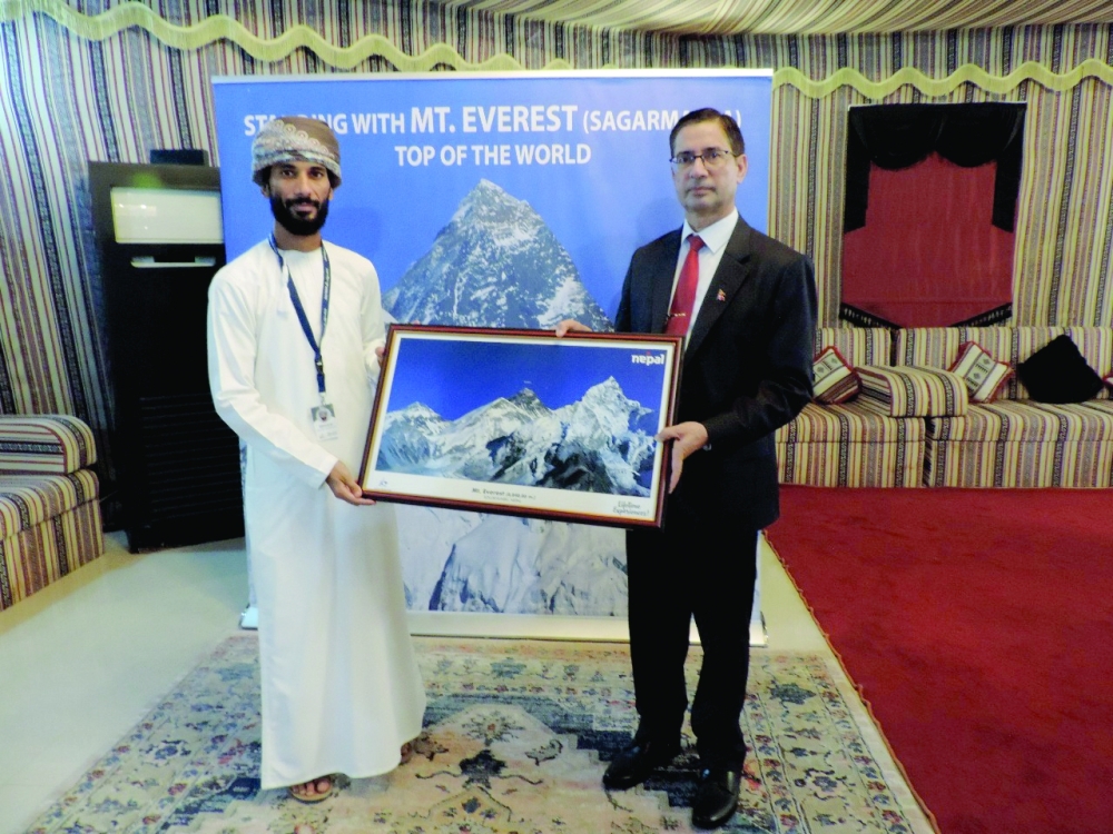 Dornath Aryal, Ambassador of Nepal with an Omani businessman
