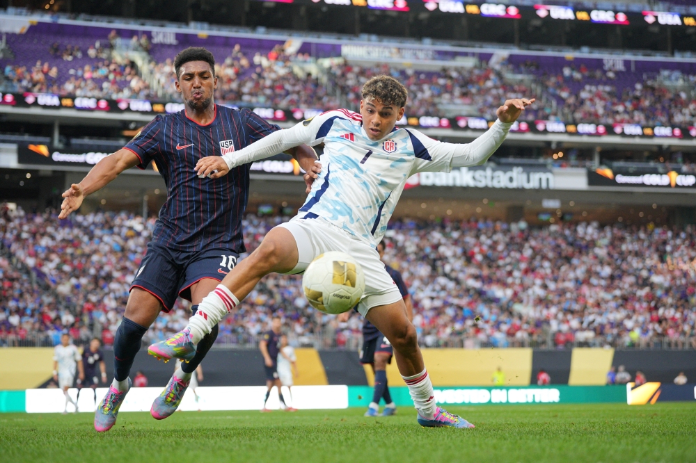 Jun 29, 2025; Minneapolis, Minnesota, USA; Costa Rica goalkeeper Keylor Navas (1) and United States of America defender Alexander Freeman (16) battle for the ball in the second half during a quarterfinal match of the 2025 Gold Cup at U.S. Bank Stadium. Mandatory Credit: Brad Rempel-Imagn Images