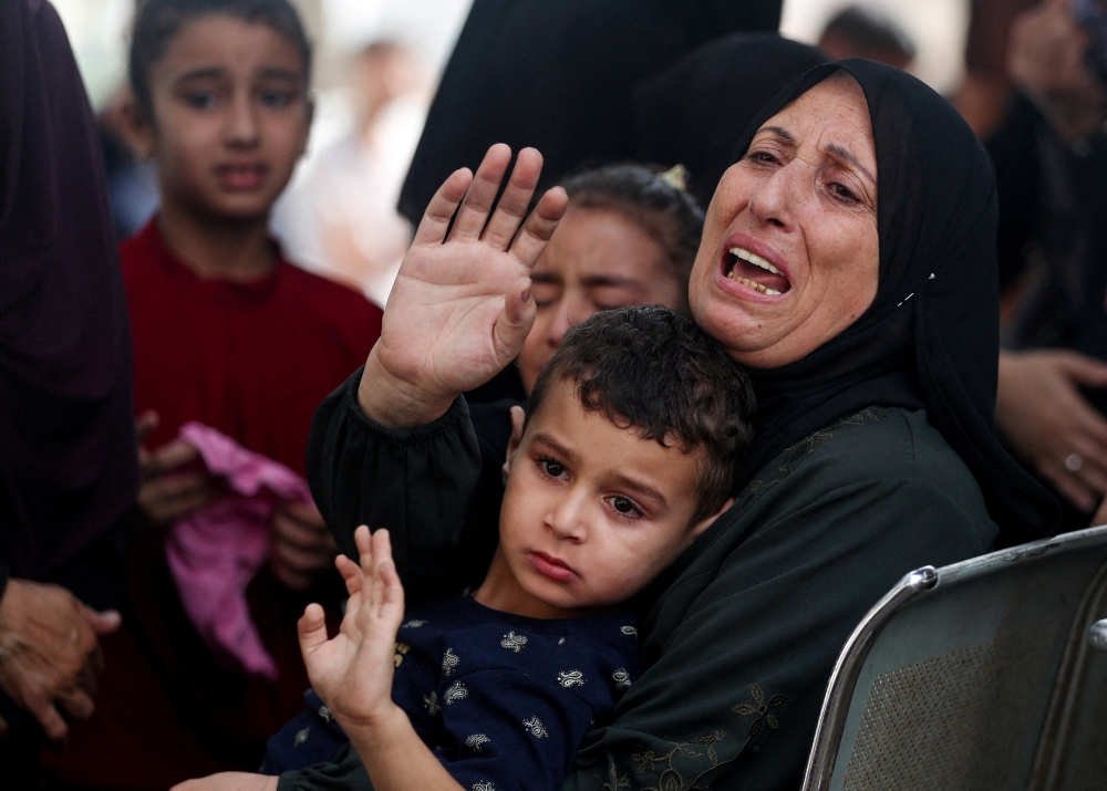 People mourn Palestinians killed in Israeli strikes on Monday, according to Gaza's health ministry, during their funeral at Al-Shifa Hospital in Gaza City, July 1, 2025. REUTERS/Mahmoud Issa     TPX IMAGES OF THE DAY
