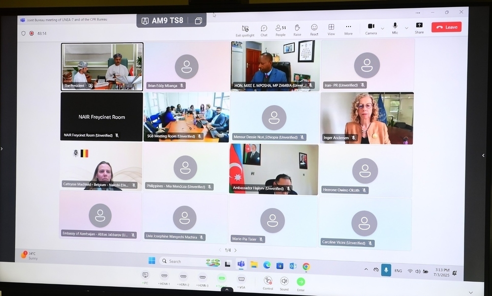 Dr Abdullah bin Ali al Amri, Chairman of the Environment Authority, attended the meeting