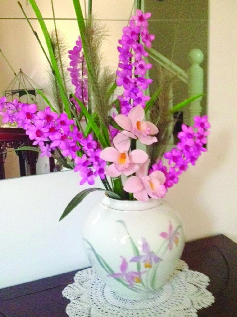 Roses and orchids arrangement