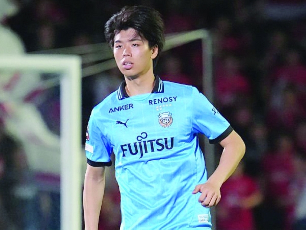 Tottenham sign Japan defender Takai