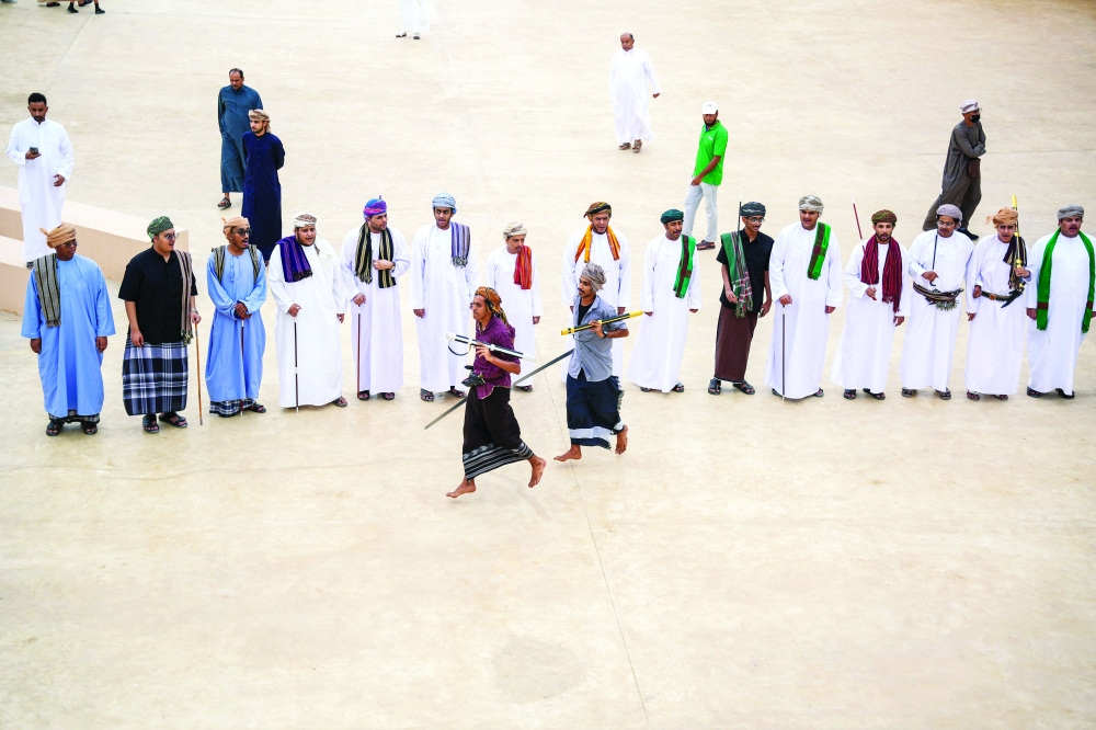 The site hosts daily performances of the traditional Al Bara’a dance by local folk troupes