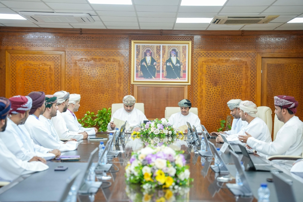 Dr Ahmed bin Mohsin al Ghassani and Eng Adnan bin Mohammed al Alawi, formalised the MoU
