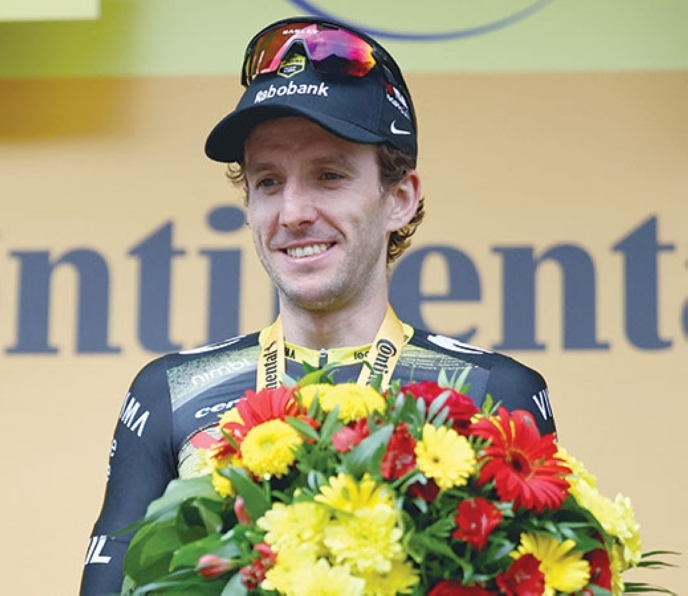 Cycling - Tour de France - Stage 10 - Ennezat to Mont-Dore - Ennezat, France - July 14, 2025 Team Visma | Lease a Bike's Simon Yates celebrates on the podium after winning stage 10 REUTERS/Sarah Meyssonnier
