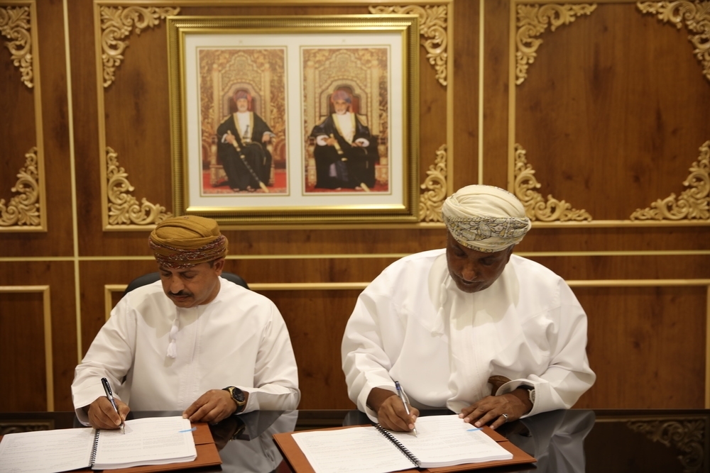 The agreement were inked by Najeeb Ali al Rowas, Governor of Al Dhahirah, and representatives of private sector companies. - ONA