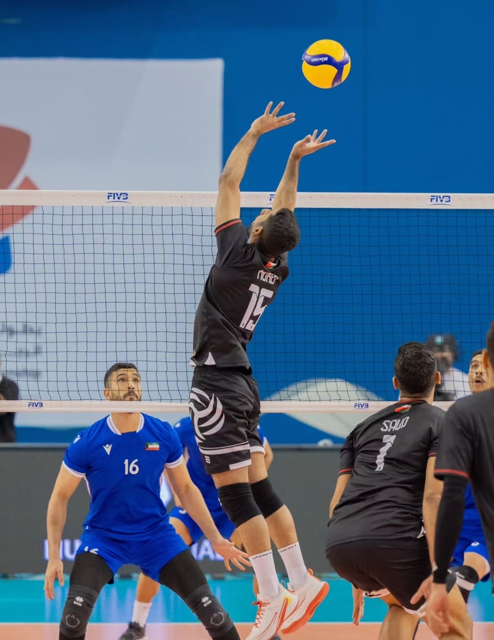 Oman regained control, relying on powerful back-row attacks and improved service and reception to clinch the set 25-23