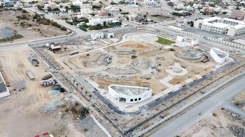 The park features integrated recreational and service facilities, including a children’s play area, sports pathways and investment zones.