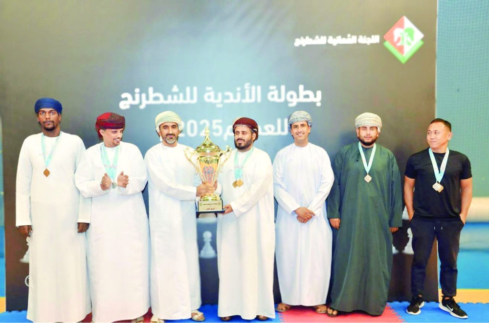  Ahmed al Balushi, Chairman of the Oman Chess Committee, honoured the winning clubs