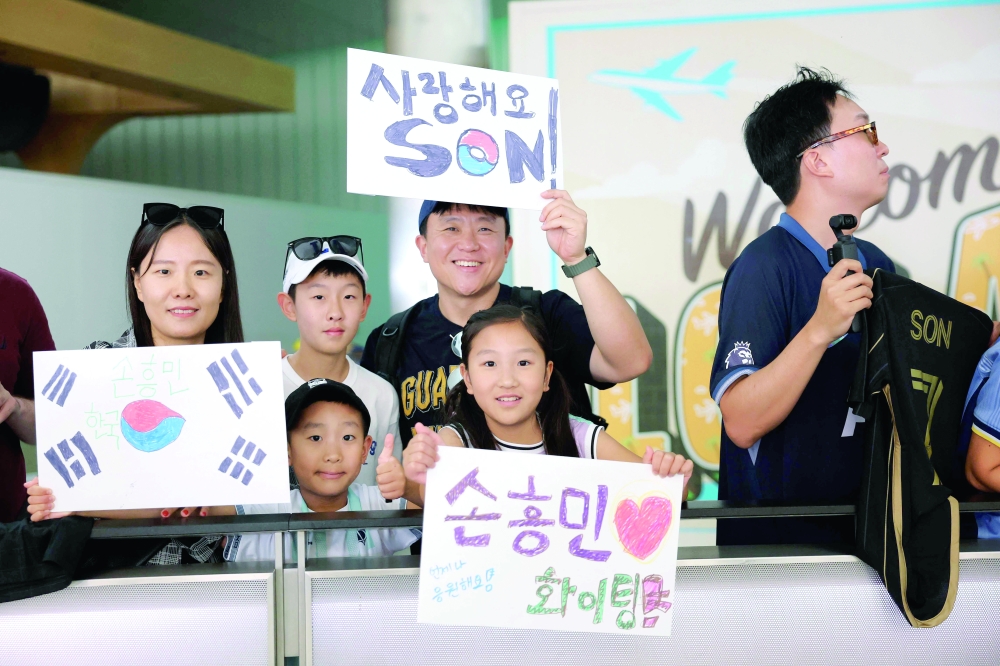 Supporters of South Korean football player Son Heung-min wait for his arrival at the Los Angeles International Airport in Los Angeles, California on August 5, 2025. Tottenham captain Son Heung-min said on August 1, 2025 that he will leave the club this summer after a decade in north London. Son Heung-Min is poised to sign with MLS side LAFC, with an unveiling happening as soon as August 6, 2025. (Photo by Patrick T. Fallon / AFP)
