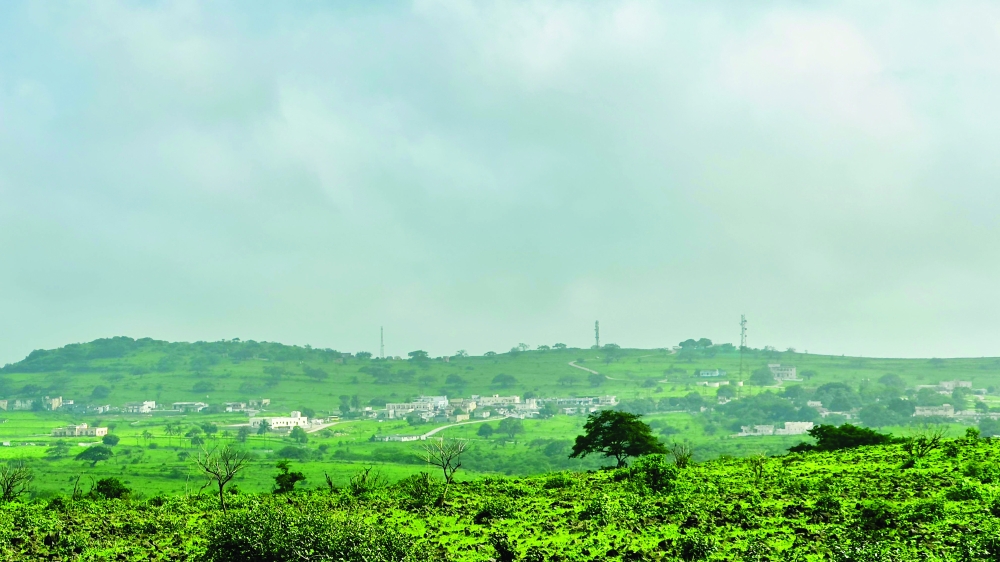 Sunshine draws tourists to Dhofar’s waterfalls, heritage sites