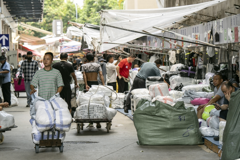  A wholesale garment market in Guangzhou, China, on July 29, 2025. If punishing U.S. tariffs snap back into place, it would escalate a trade war between the world’s two largest economies. (Qilai Shen/The New York Times)