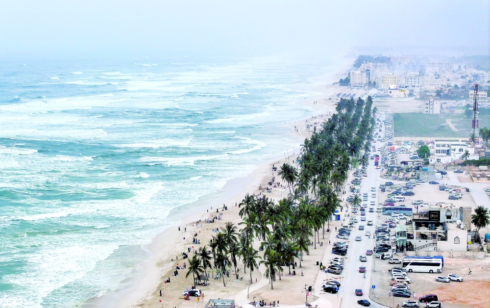 During Khareef, the experience of tasting Dhofari flavours becomes even more special against the backdrop of misty mountains and cool breezes.