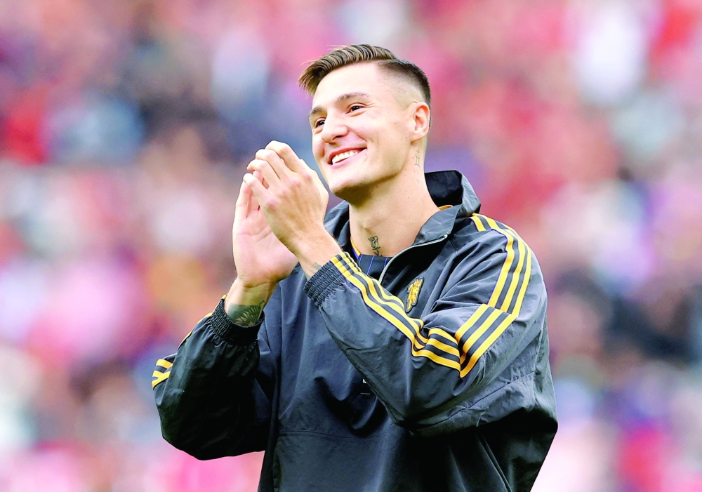 New Manchester United player Benjamin Sesko applauds fans before the friendly against Fiorentina at Old Trafford on August 9. — Reuters